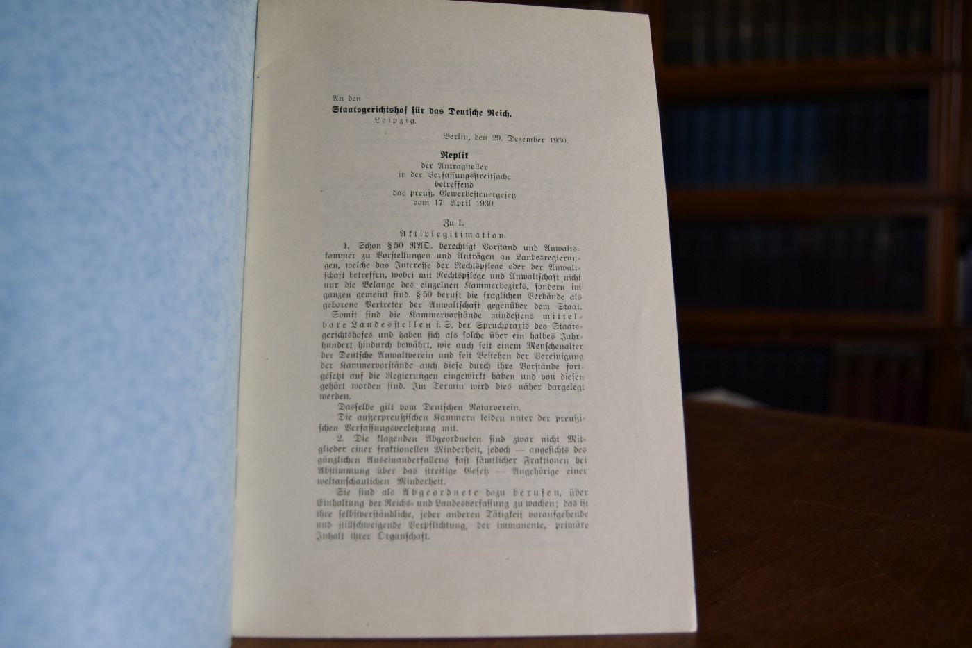 Klage in der Verfassungsstreitsache betr. das preuß. Gewerbesteuergesetz vom 17. April 1930. Beiliegend Replik in der Verfassungsstreitsache betr. das preuß. Gewerbesteuergesetz vom 17. April 1930, 5 S., Berlin, o.V., 1930.