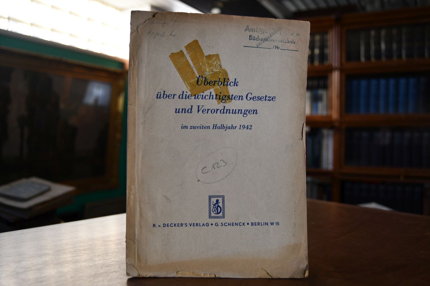 Überblick über die wichtigsten Gesetze und Verordnungen im zweiten Halbjahr 1942.