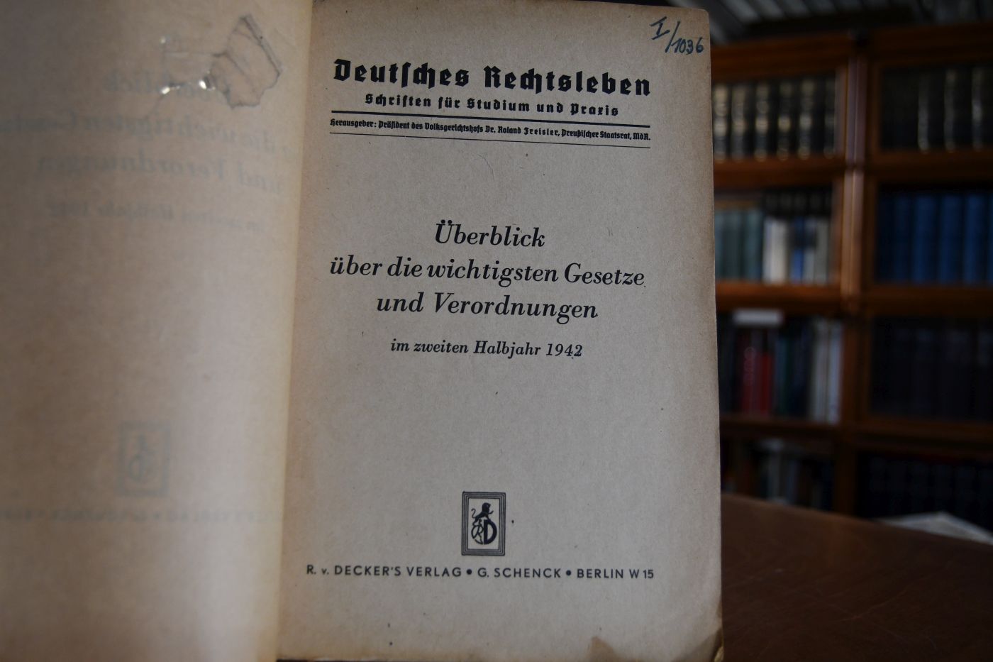 Überblick über die wichtigsten Gesetze und Verordnungen im zweiten Halbjahr 1942.