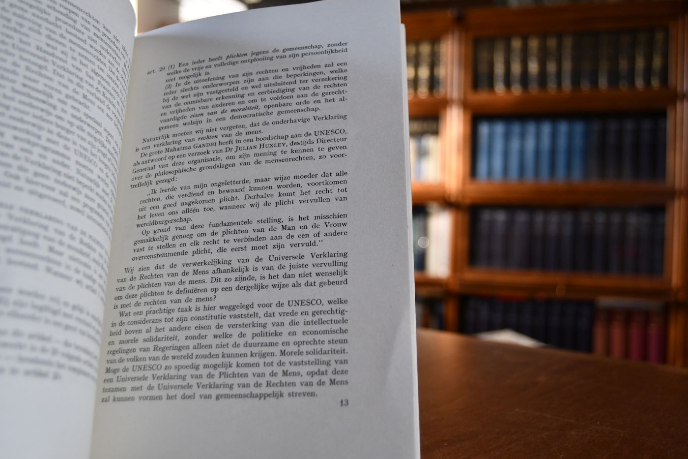 Hoe Verwerkelijken wij de Universele Verklaring van de Rechten van de Mens? The implementation of the Universal Declaration of Human Rights.