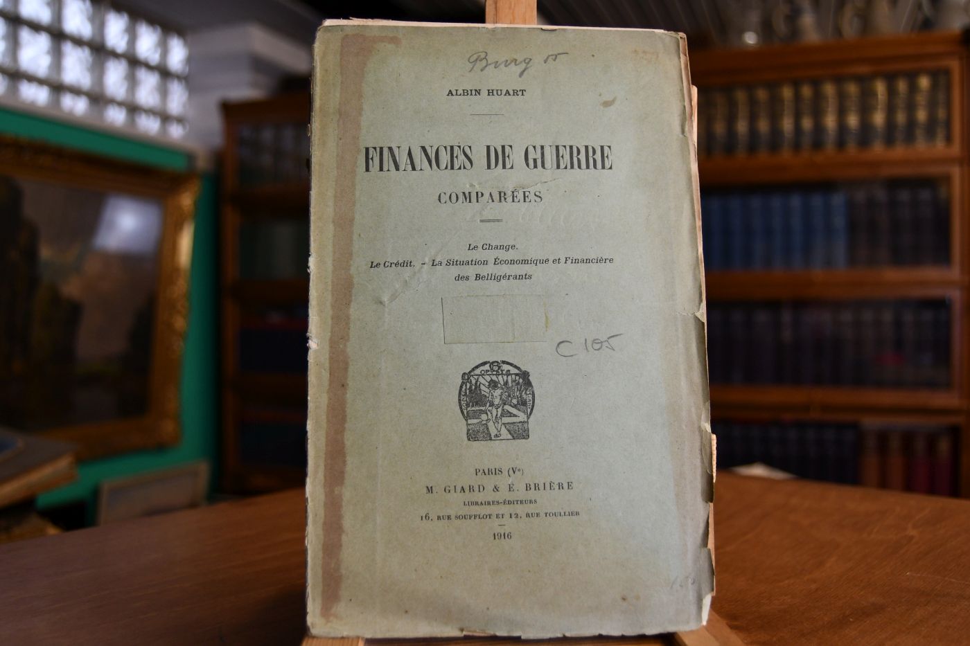 Finances de guerre comparees. Le Change. Le Credit. La Situation Economique et Financiere des Belligerants.