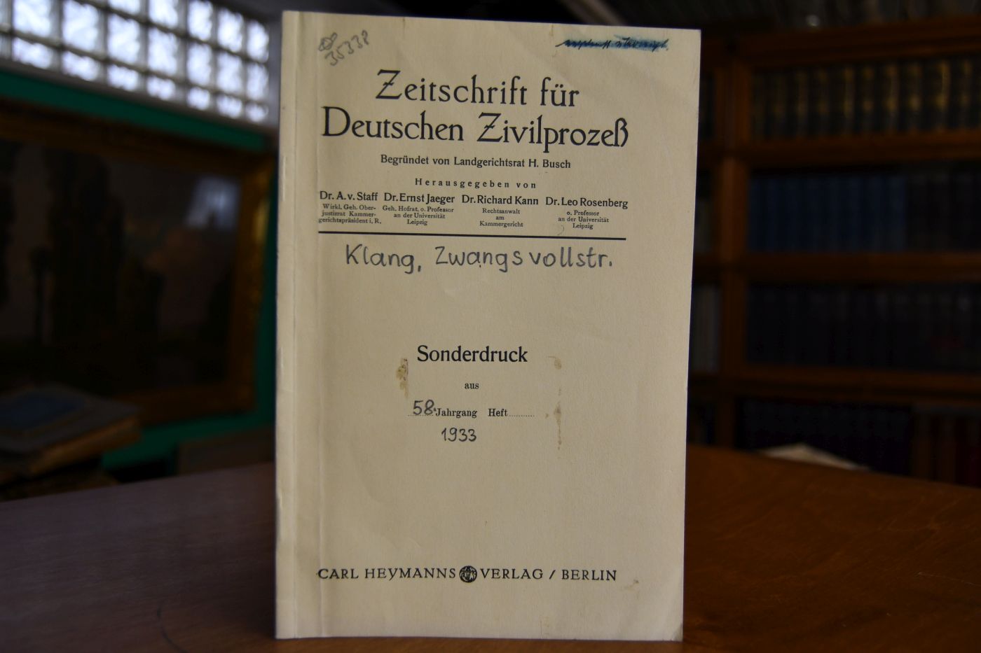Zwangsvollstreckung und Zwangsvollzug im Entwurf der neuen deutschen ZPO unter dem Gesichtspunkte der Rechtsangleichung.
