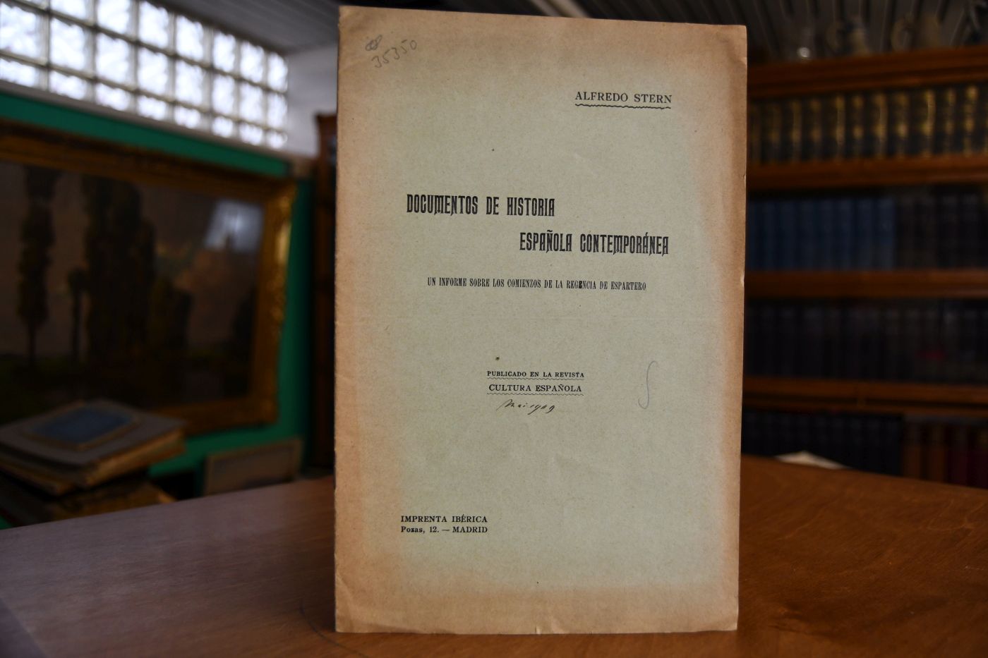Documentos de Historia espagnola contemporanea. Un informe sobre los comienzos de la regencia de espartero..