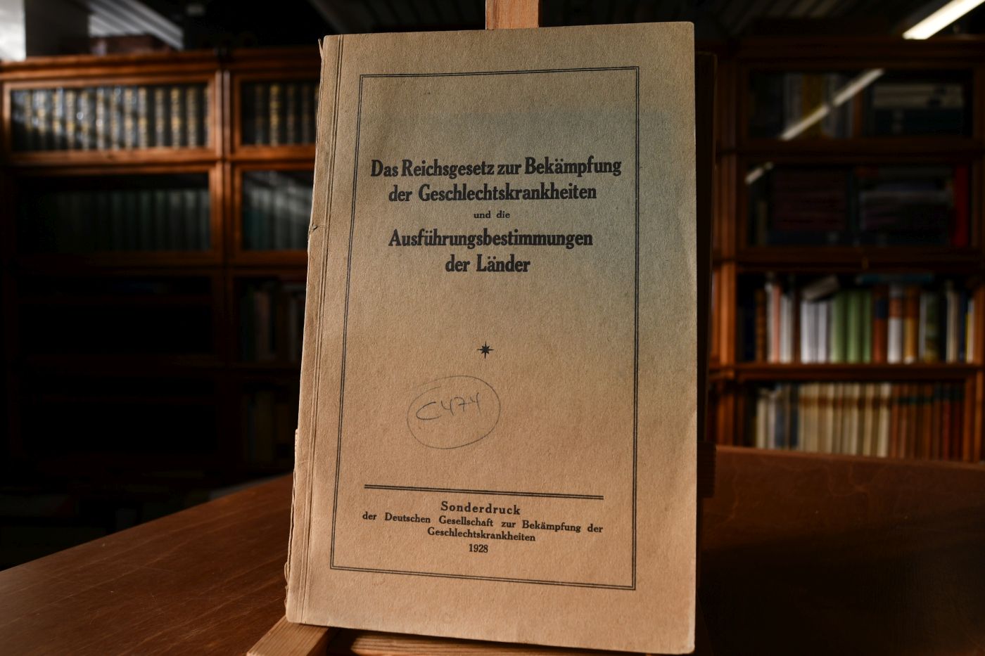 Das Reichsgesetz zur Bekämpfung der Geschlechtskrankheiten und die Ausführungsbestimmungen der Länder.