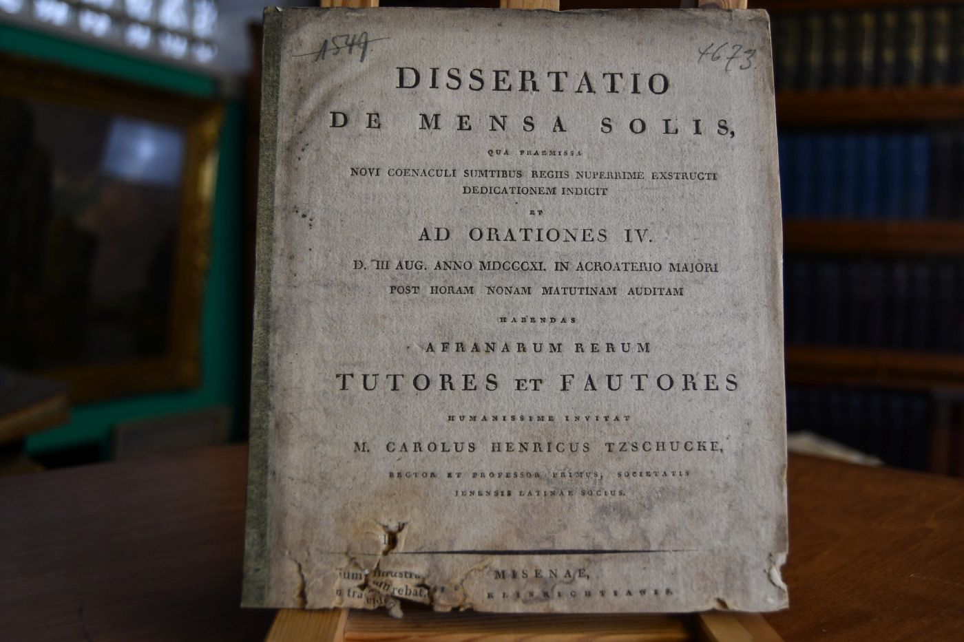 Dissertatio de mensa solis qua praemissa novi coenaculi sumptibus regiis nuperrime extructi dedicationem indicit et ad orationes IV. D. III Aug. Anno MDCCCXI in acroaterio majori post horam nonam matutinam auditam habendas afranarum rerum tutores et fautores humanissime invitavit M. Carolus Henricus Tzschucke Rector et Professor primus societatis Jenensis latinae socius.