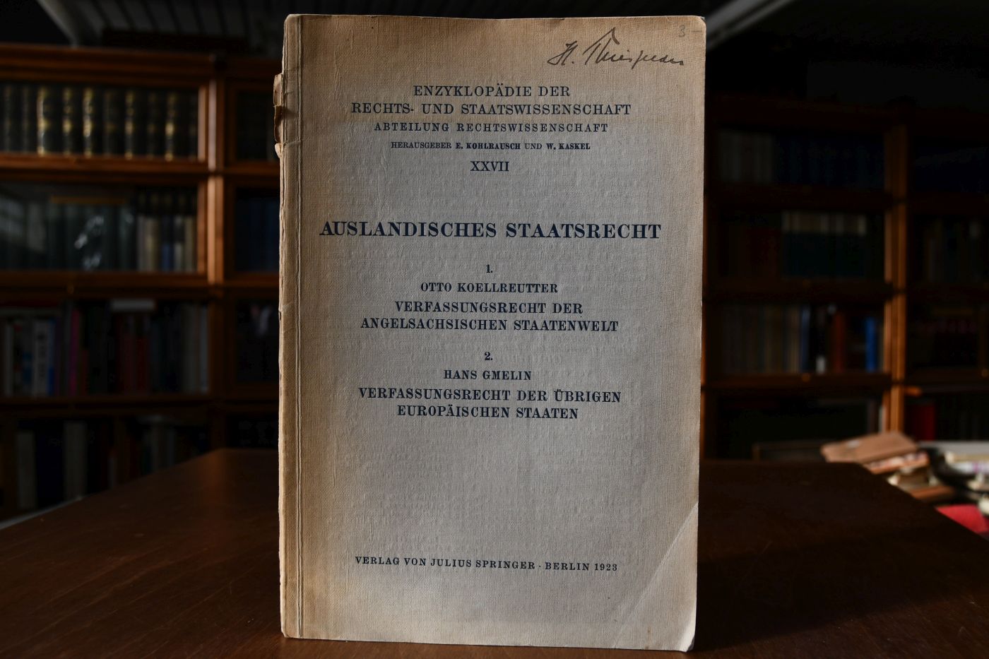 Ausländisches Staatsrecht. Enthält 1. Otto Koellreutter, Verfassungsrecht der angelsächsischen Staatenwelt. 2. Hans Gmelin, Verfassungsrecht der übrigen europäischen Staaten.