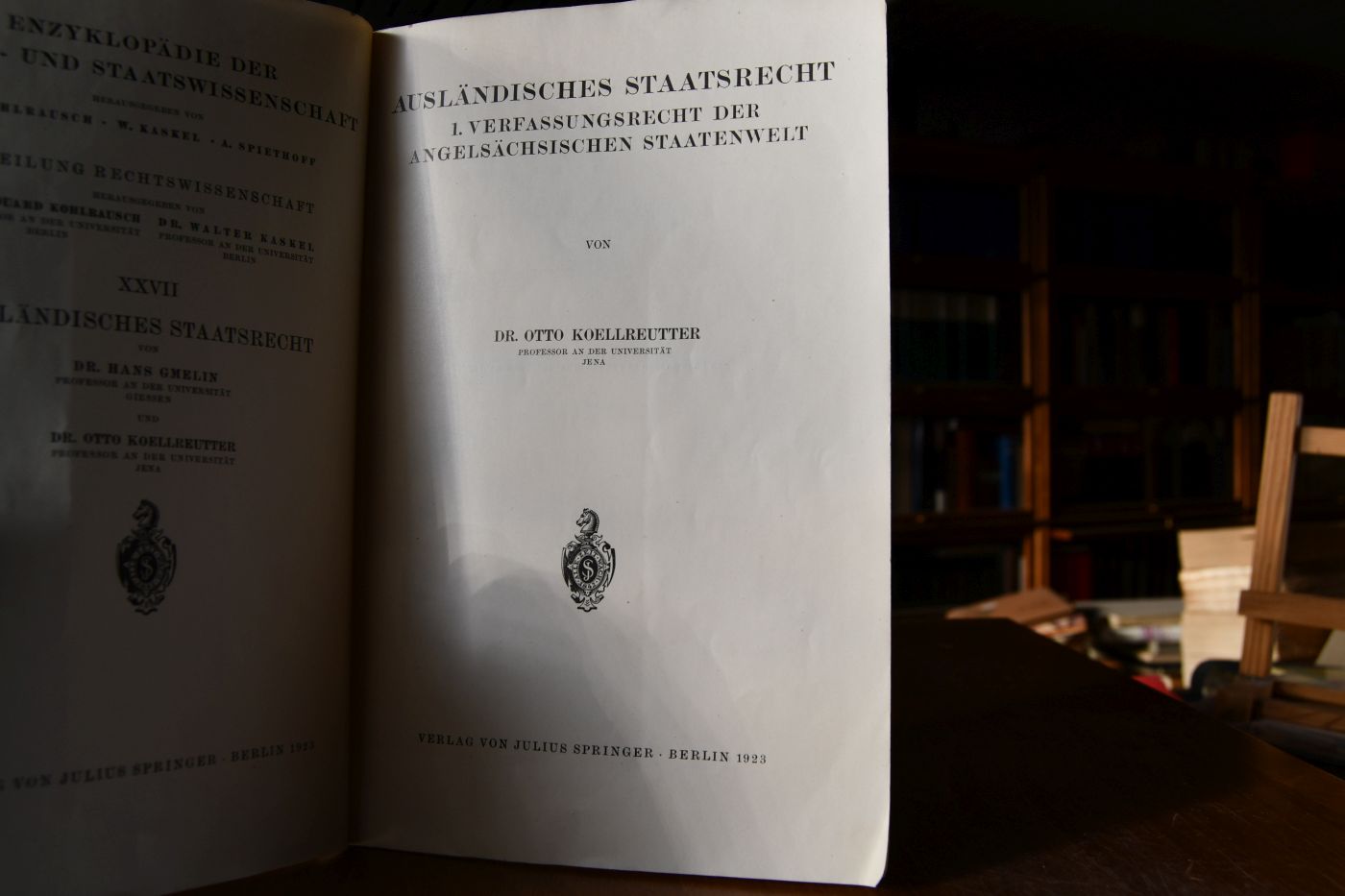 Ausländisches Staatsrecht. Enthält 1. Otto Koellreutter, Verfassungsrecht der angelsächsischen Staatenwelt. 2. Hans Gmelin, Verfassungsrecht der übrigen europäischen Staaten.