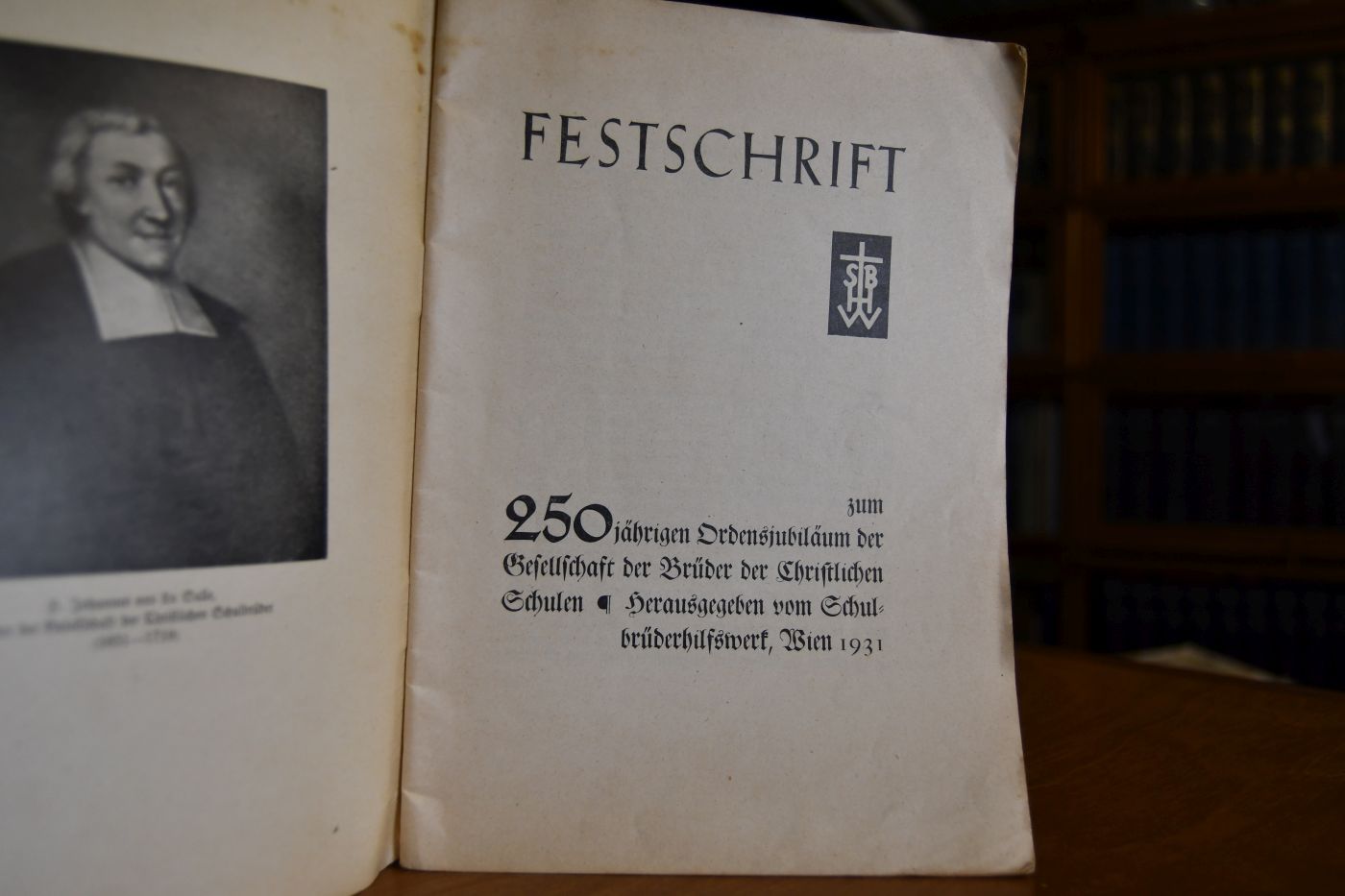 Festschrift zum 250jährigen Ordensjubiläum der Gesellschaft der Brüder der Christlichen Schulen.