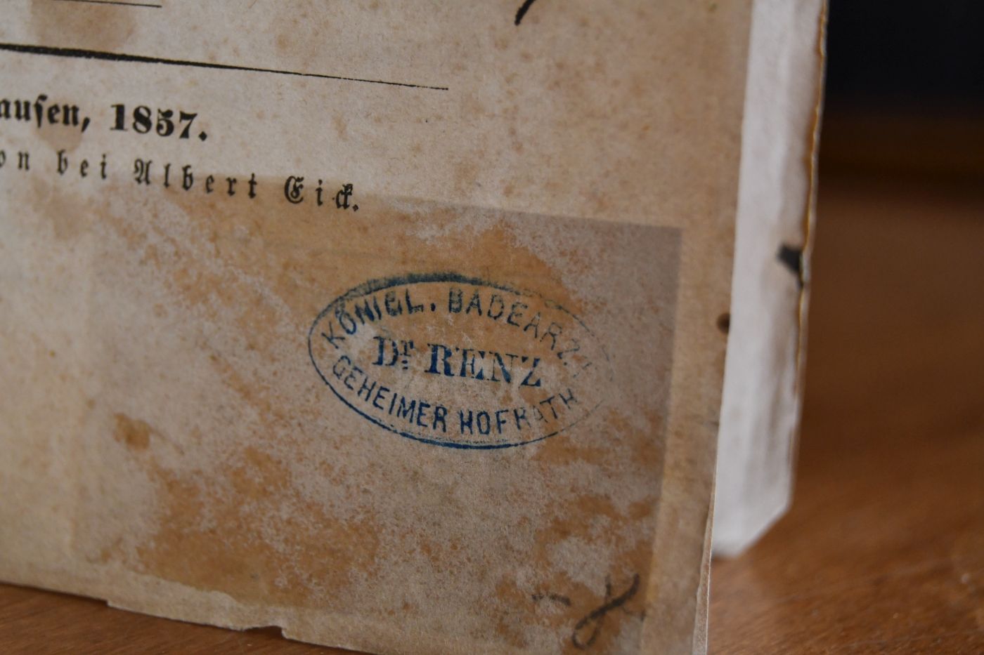 Ueber die warmen Quellen. Beitrag zur Erforschung der wahren Ursachen, wodurch die erhöhete Temperatur der warmen Quellen bewirkt wird und der in Folge dieser Untersuchungen sich ergebenden höchst wahrscheinlichen Ursachen der Erdbeben und der Möglichkeit, solche weniger schädlich zu machen oder gar zu verhindern.