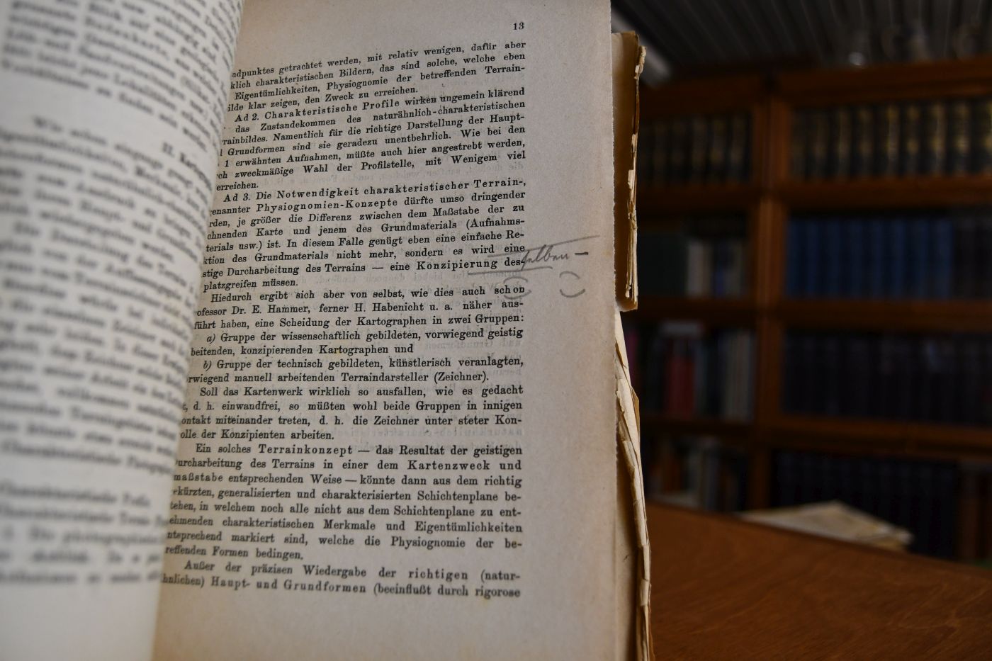 Geologie und Kartographie in ihrer gegenseitigen Beziehung bei der Terraindarstellung in Karten.