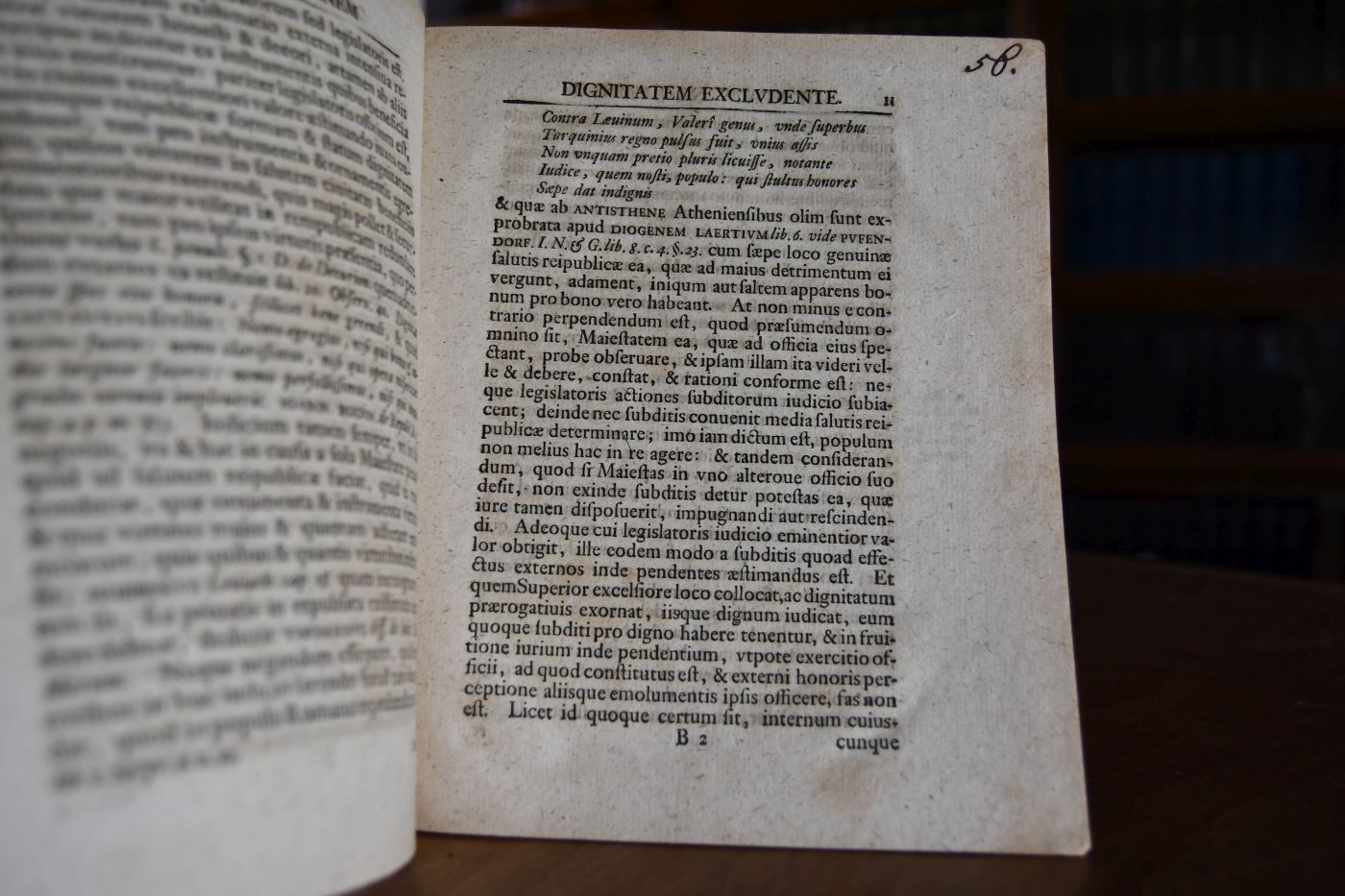Dissertatio Ivridica De Reatv Non Omnem Dignitatem Exclvdente, ad L. 1. C. Vbi Senator. vel Clarissimi & c. Quam in Regia Fridericiana praeside Ioanne Tobia Carrach I.U.D. publicae eruditorum disquisitioni subiicit autor Bernhardus Fridericus de Schade eques Bremensis. Die Aprilis MDCCXXXII.