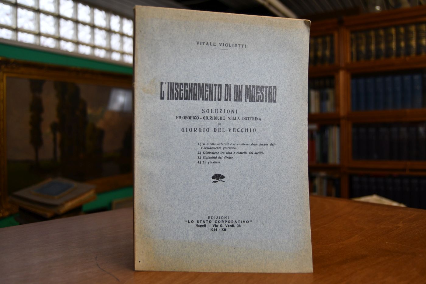 L`insegnamento di un maestro. Soluzioni filosofico giuridiche nella dottrina di Giorgio Del Vecchio 1) Il diritto naturale e il problema delle lacune dell`ordinamento giuridico. 2) Distinzione tra idea e concetto del diritto. 3) Statualità del diritto. 4) La giustizia.