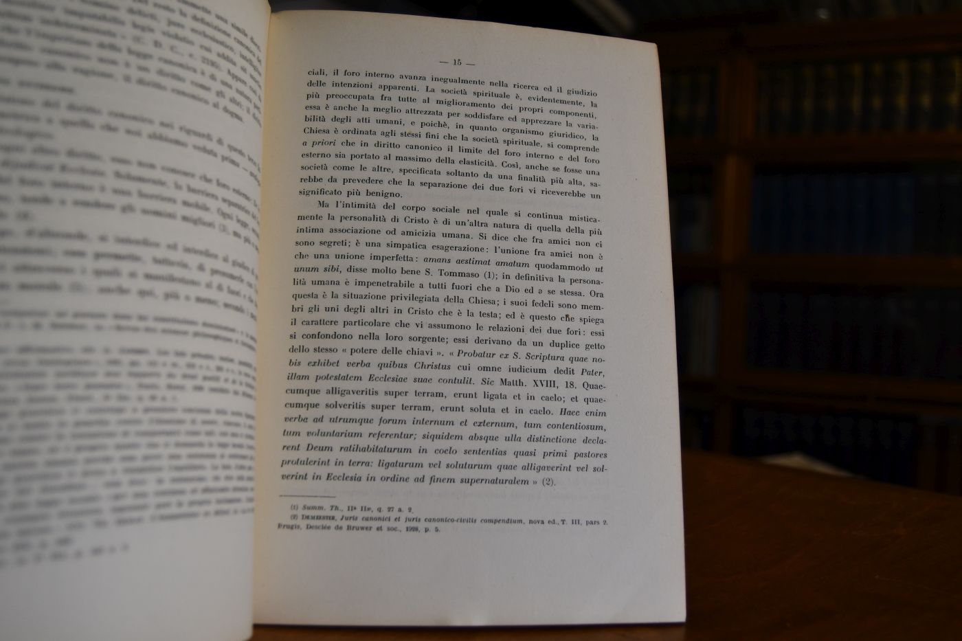 Contributo allo studio dei rapporti tra diritto e teologia - La posizione del diritto canonico.