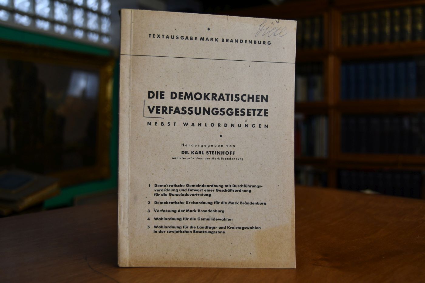 Die demokratischen Verfassungsgesetze nebst Wahlordnungen. Textausgabe Mark Brandenburg.