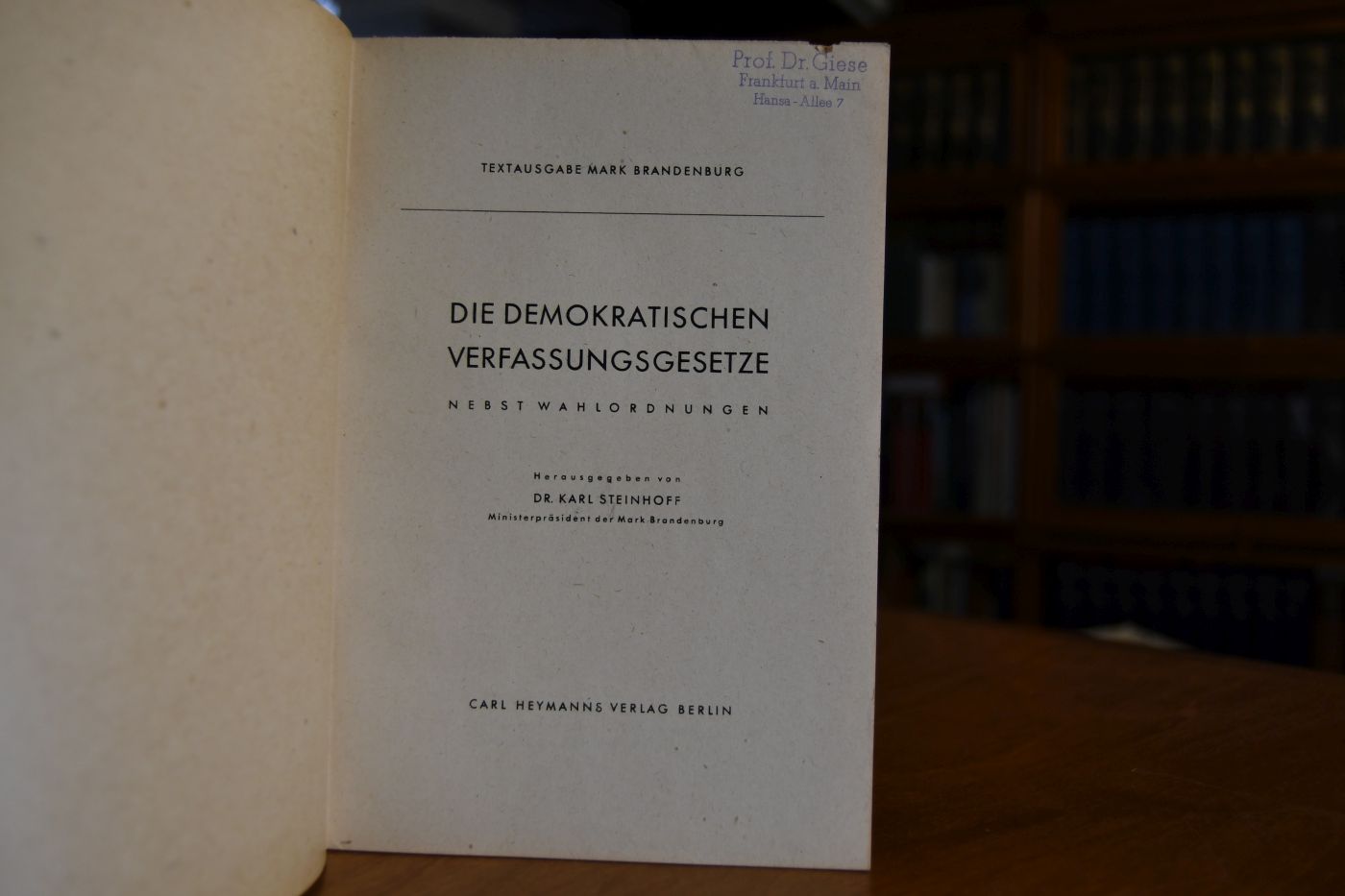 Die demokratischen Verfassungsgesetze nebst Wahlordnungen. Textausgabe Mark Brandenburg.