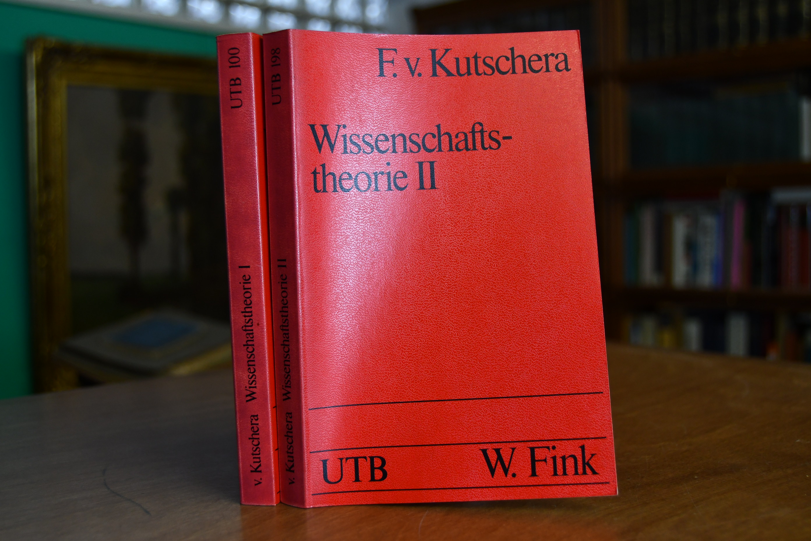 Wissenschaftstheorie I + II.