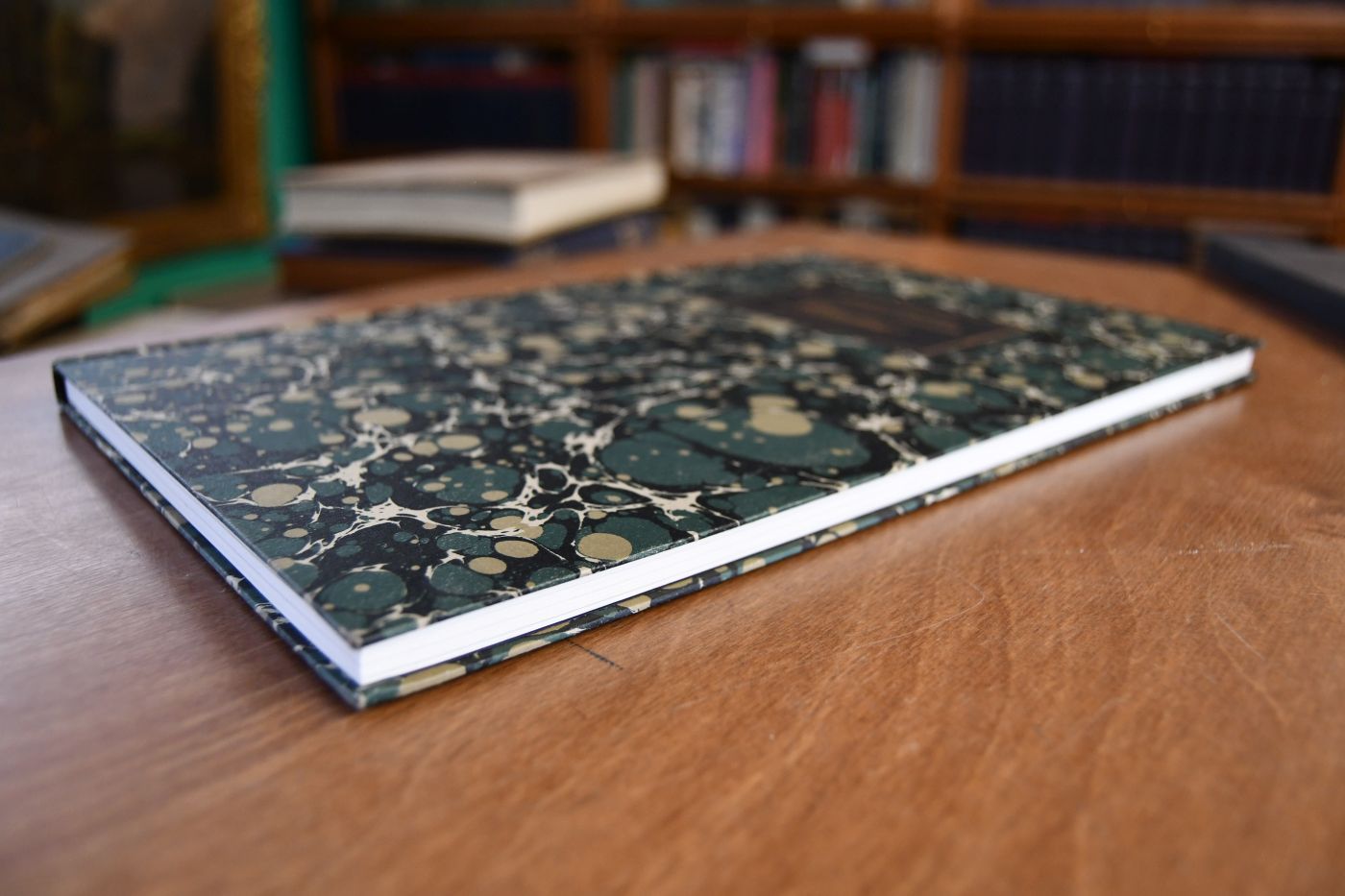 Bäume. Essays von Ernst Jünger und Wolf Jobst Siedler. Gedichte und Bilder.