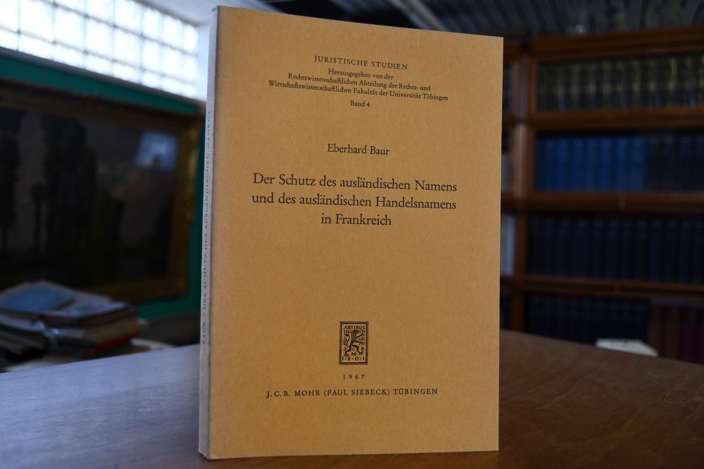 Der Schutz des ausländischen Namens und des ausländischen Handelsnamens in Frankreich.