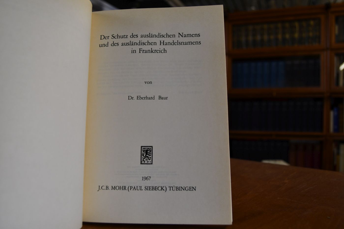 Der Schutz des ausländischen Namens und des ausländischen Handelsnamens in Frankreich.