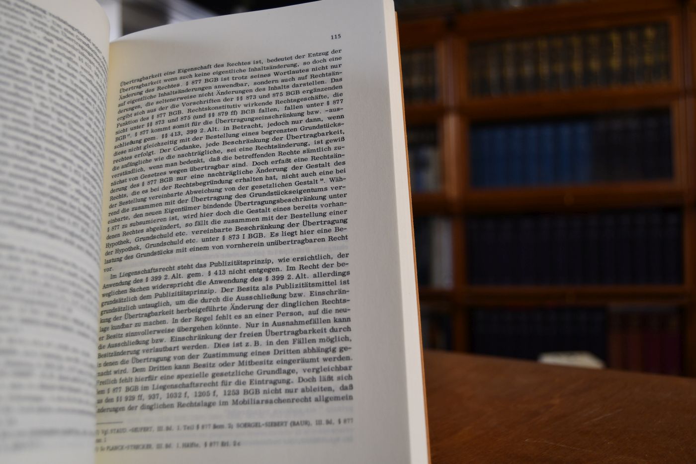 Vertragliche Beschränkung der Übertragung von Rechten.
