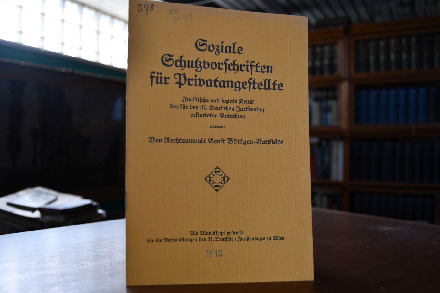 Soziale Schutzvorschriften für Privatangestellte. Juristische und soziale Kritik der für den 31. Deutschen Juristentag erstatteten Gutachten.