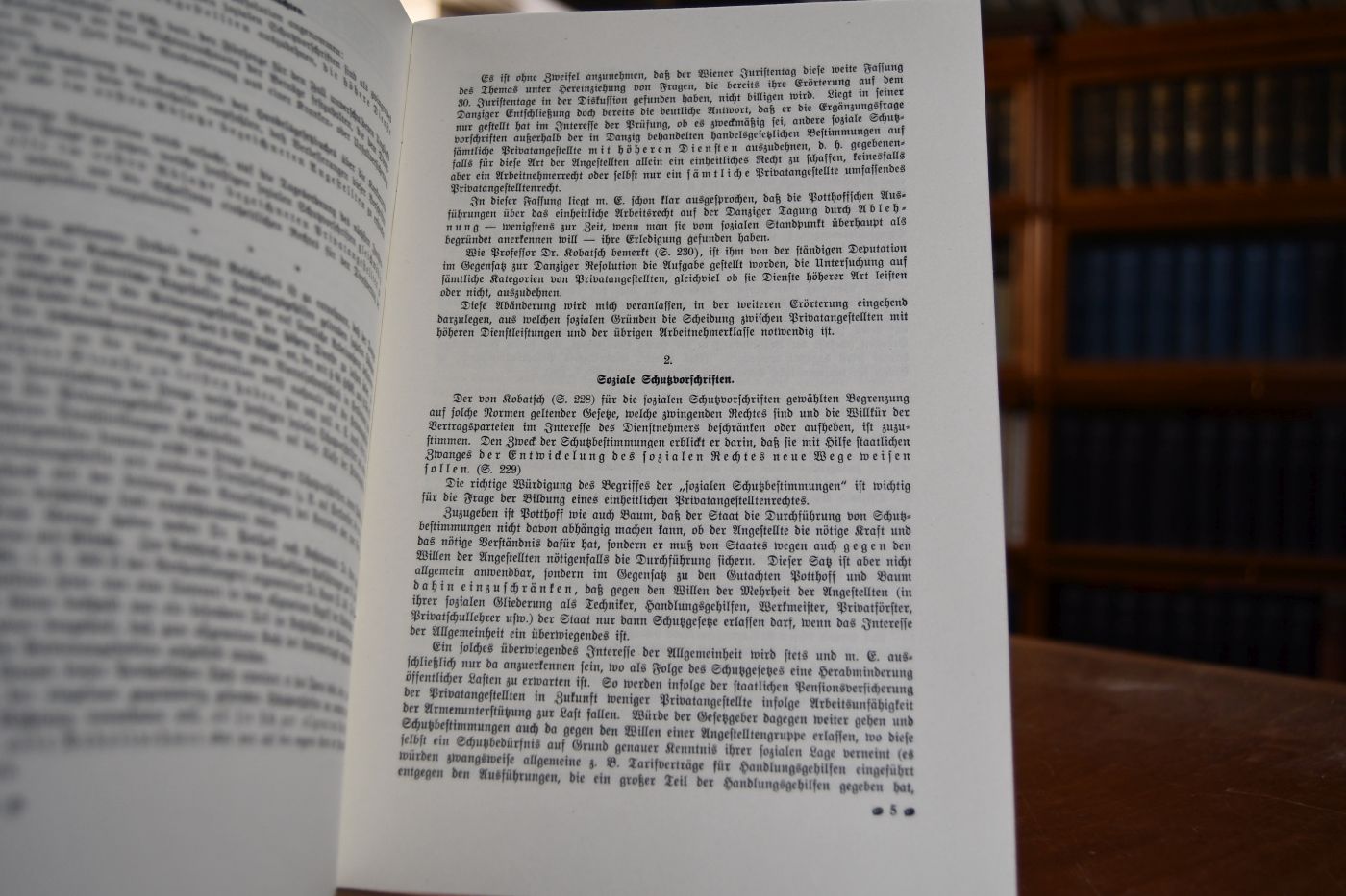 Soziale Schutzvorschriften für Privatangestellte. Juristische und soziale Kritik der für den 31. Deutschen Juristentag erstatteten Gutachten.