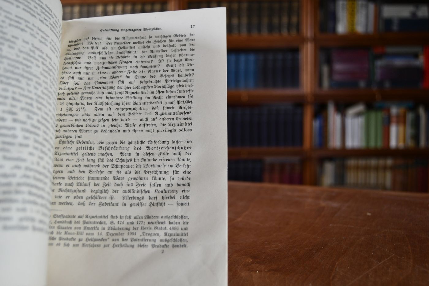 Die Entwicklung eingetragener Wortzeichen zu Warennamen, mit besonderer Berücksichtigung des Wortzeichenschutzes für Arzneimittel.