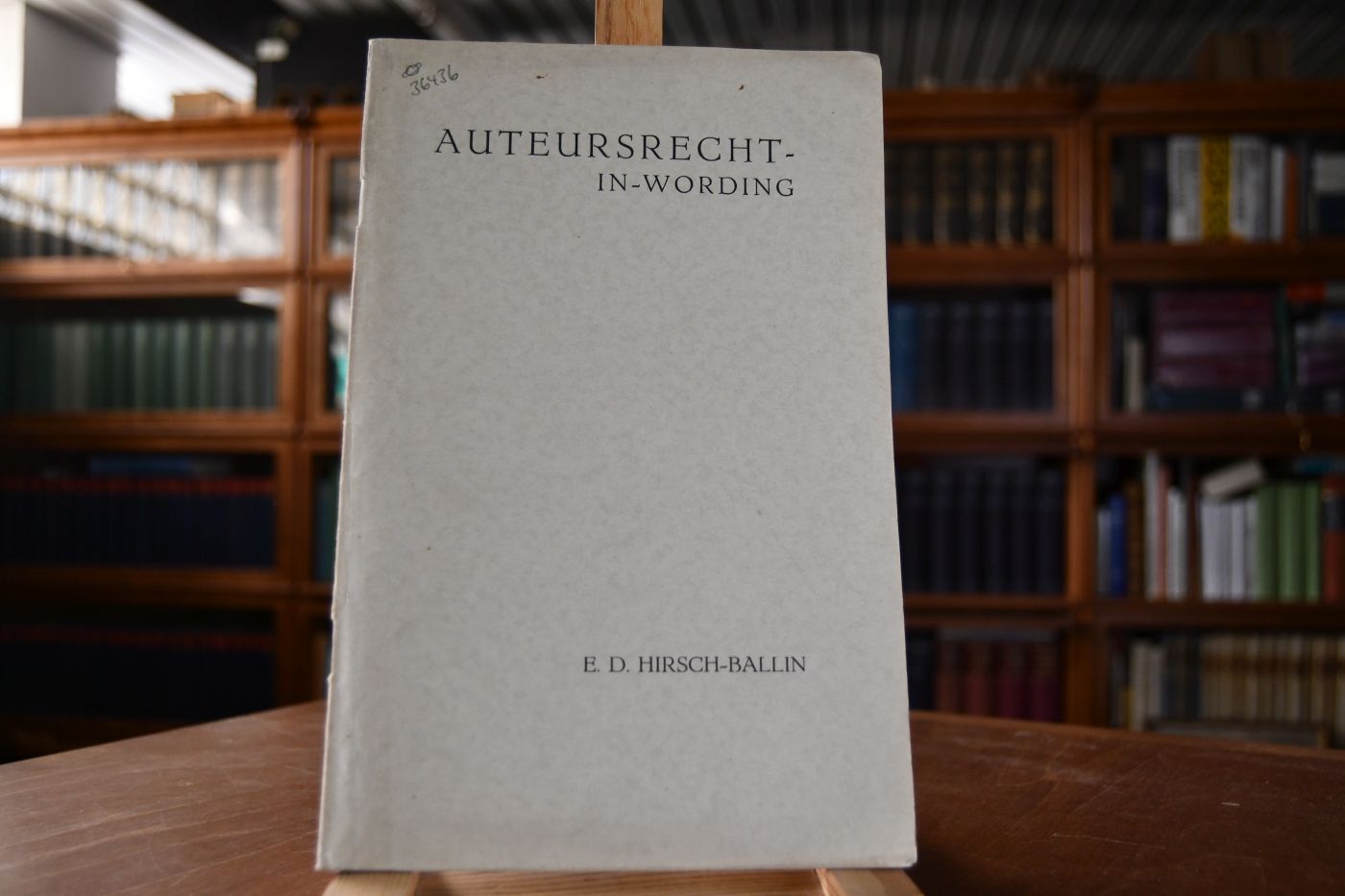 Auteursrecht-in-Wording. Over structuurveranderingen in het recht van den scheppenden mensch. Openbare les gehouden te Utrecht in het Universiteitsgebouw., Domplein op 2 Juni 1947.