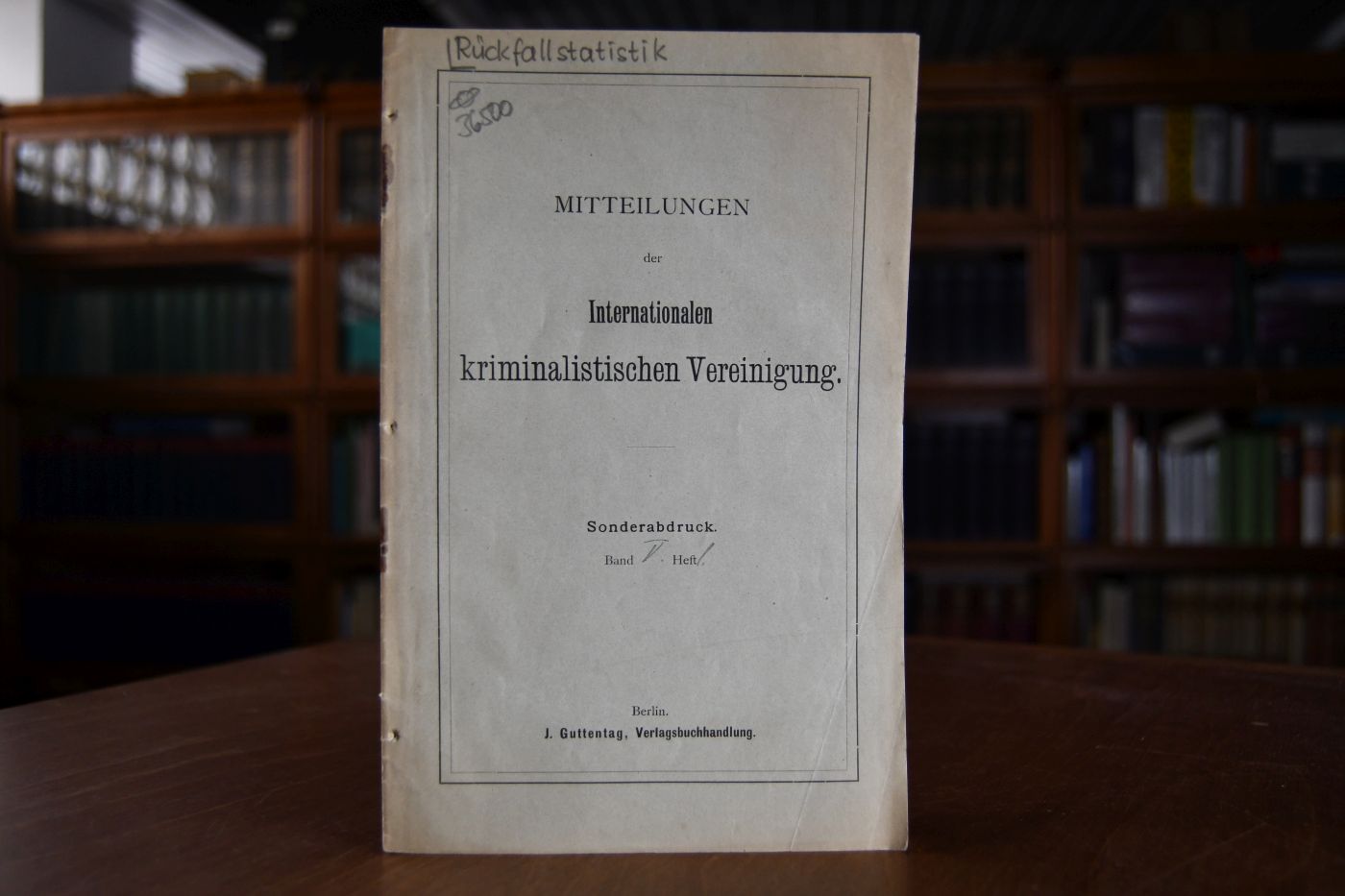 Die Rückfallstatistik in ihrer Bedeutung für die Sozialwissenschaft. Vortrag gehalten in der Plenarversammlung des "Congres International de Patronage" (gleichzeitig V. Hauptversammlung der Internationalen kriminalistischen Vereinigung) in Antwerpen 1894.