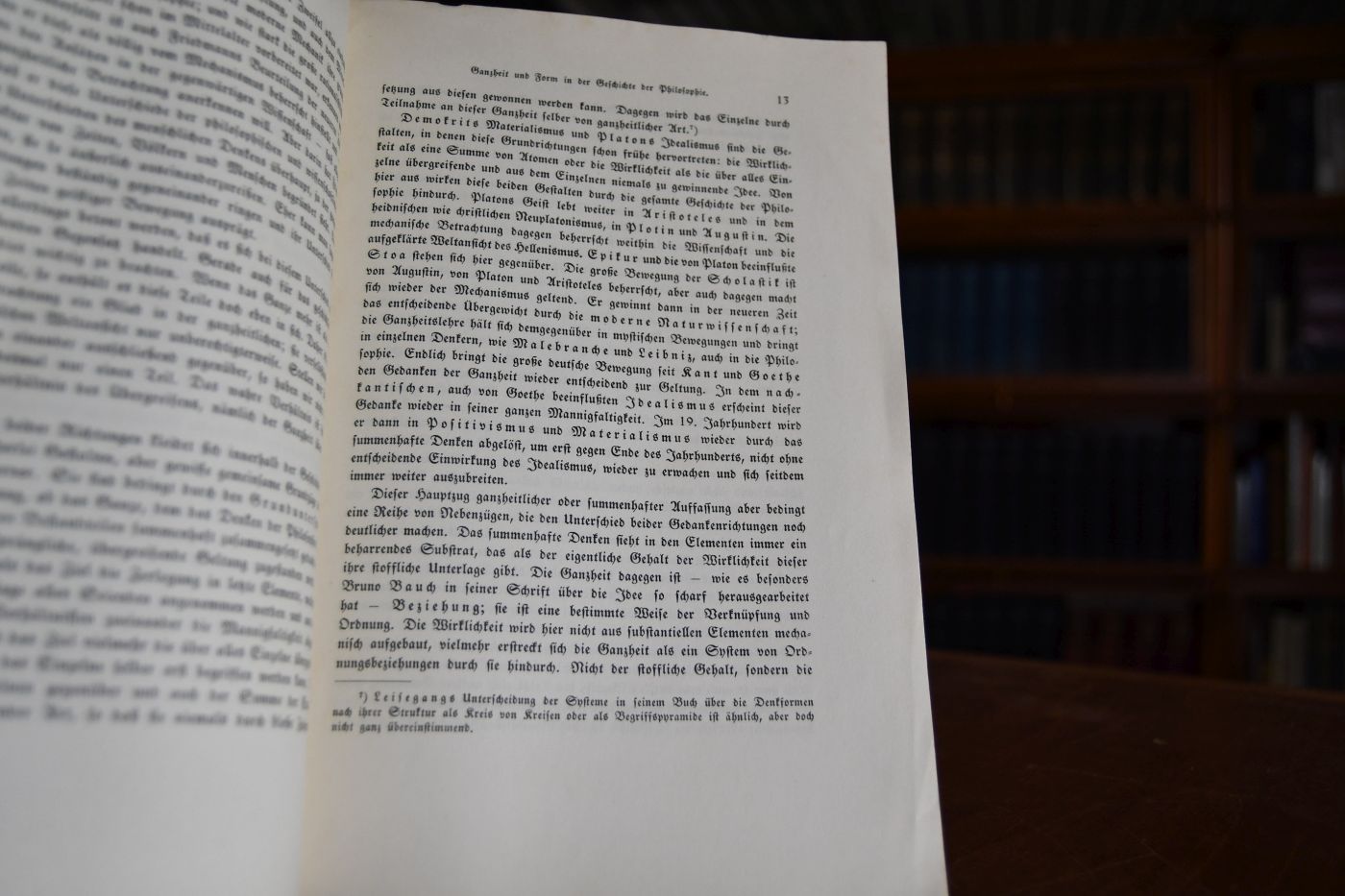 Ganzheit und Form in der Geschichte der Philosophie.