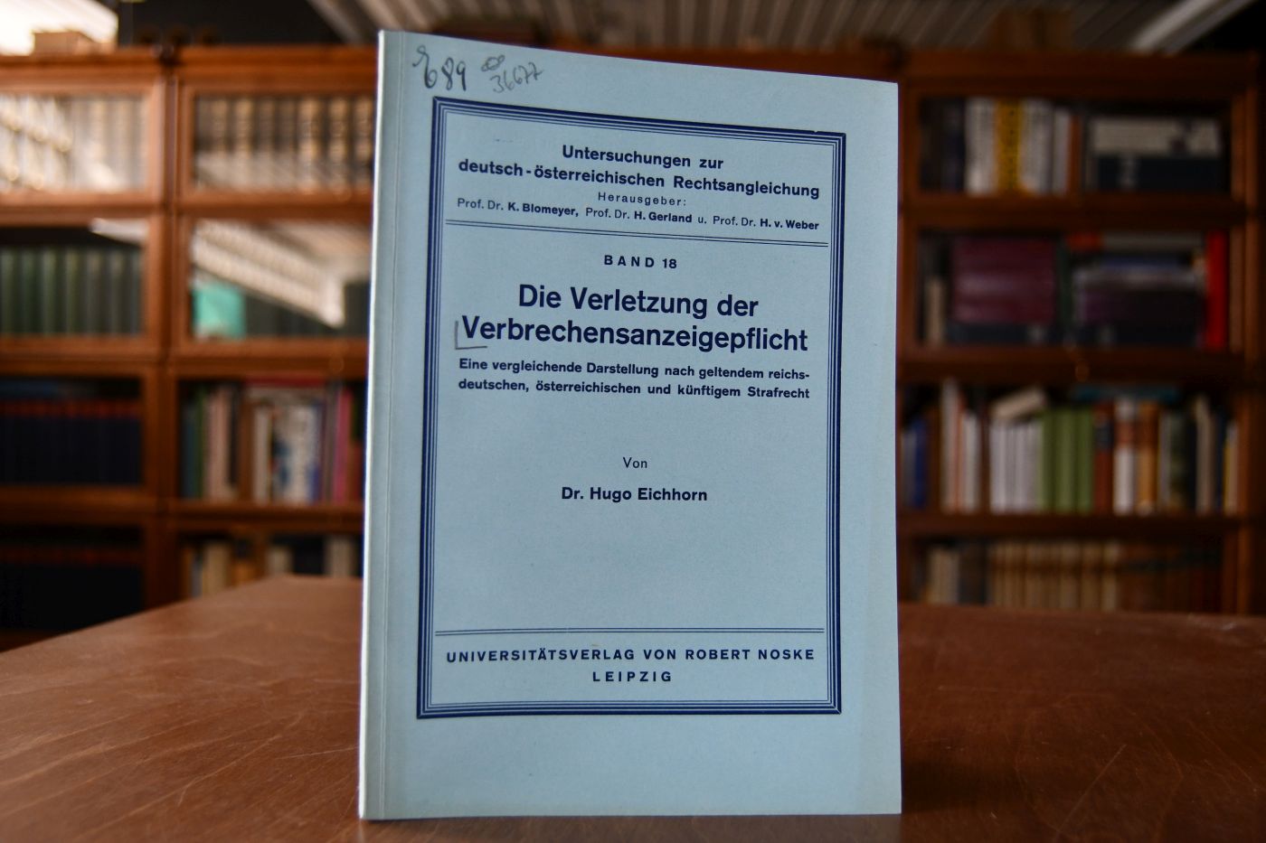 Die Verletzung der Verbrechensanzeigepflicht. Eine vergleichende Darstellung nach geltendem reichsdeutschen, österreichischen und küftigem Strafrecht.