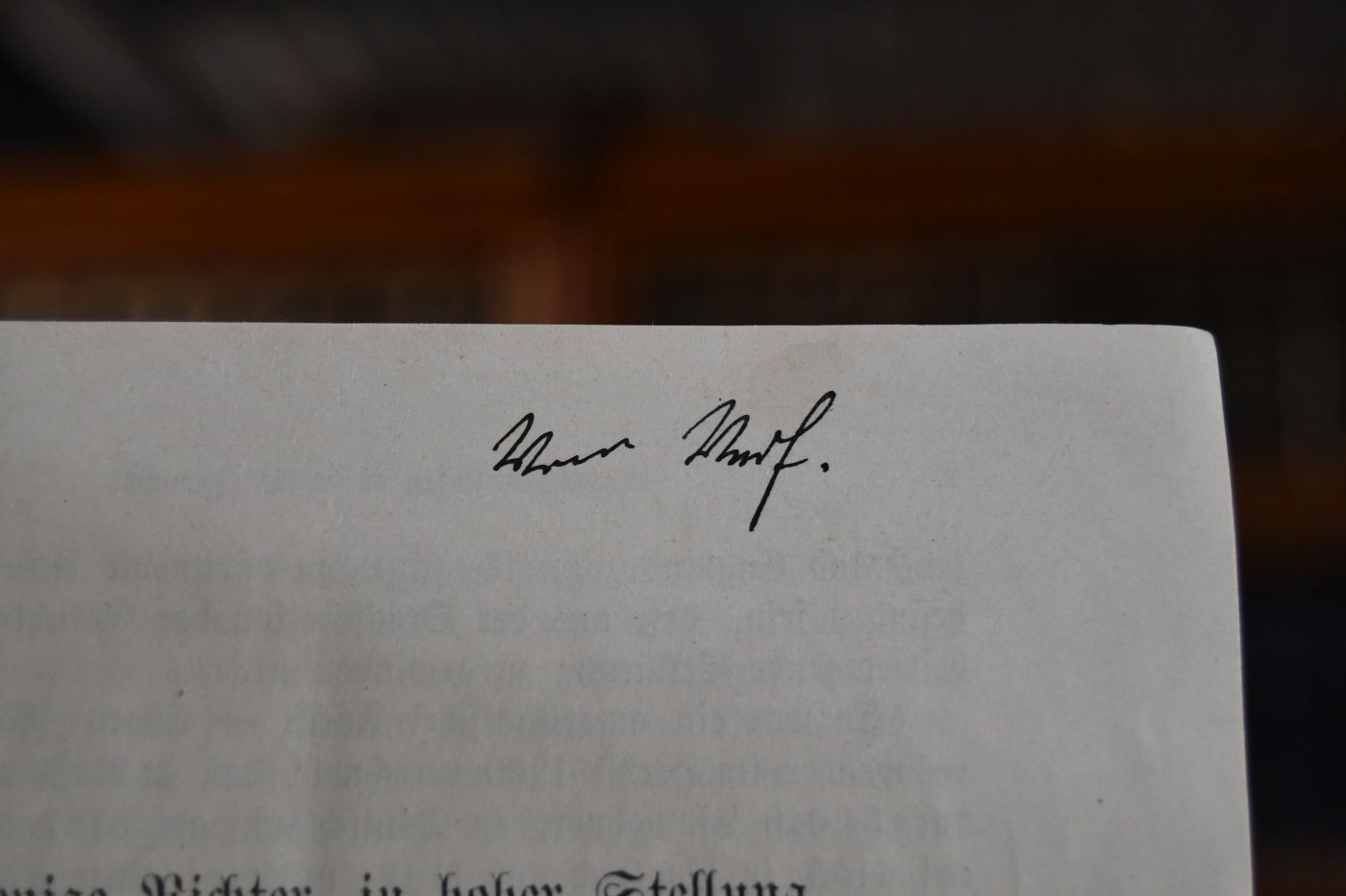 Wenige Richter, in hoher Stellung.