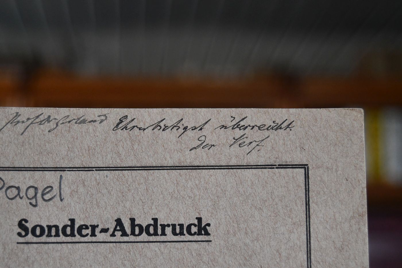 Der Einfluss der Unterbrechung oder Aussetzung des Verfahrens auf eine vorher ergangene vorläufig vollstreckbare Verurteilung. Zugleich ein Beitrag zur Lehre von ausservertraglichen Ansprüchen auf Leistung an einen Dritten.