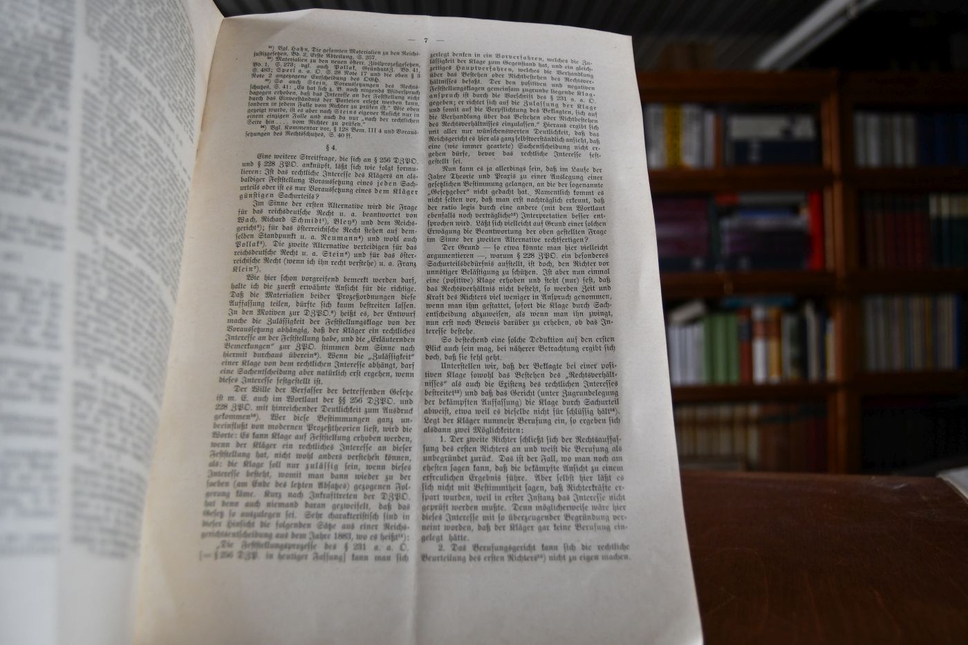 Zur Auslegung des § 228 ZPO.