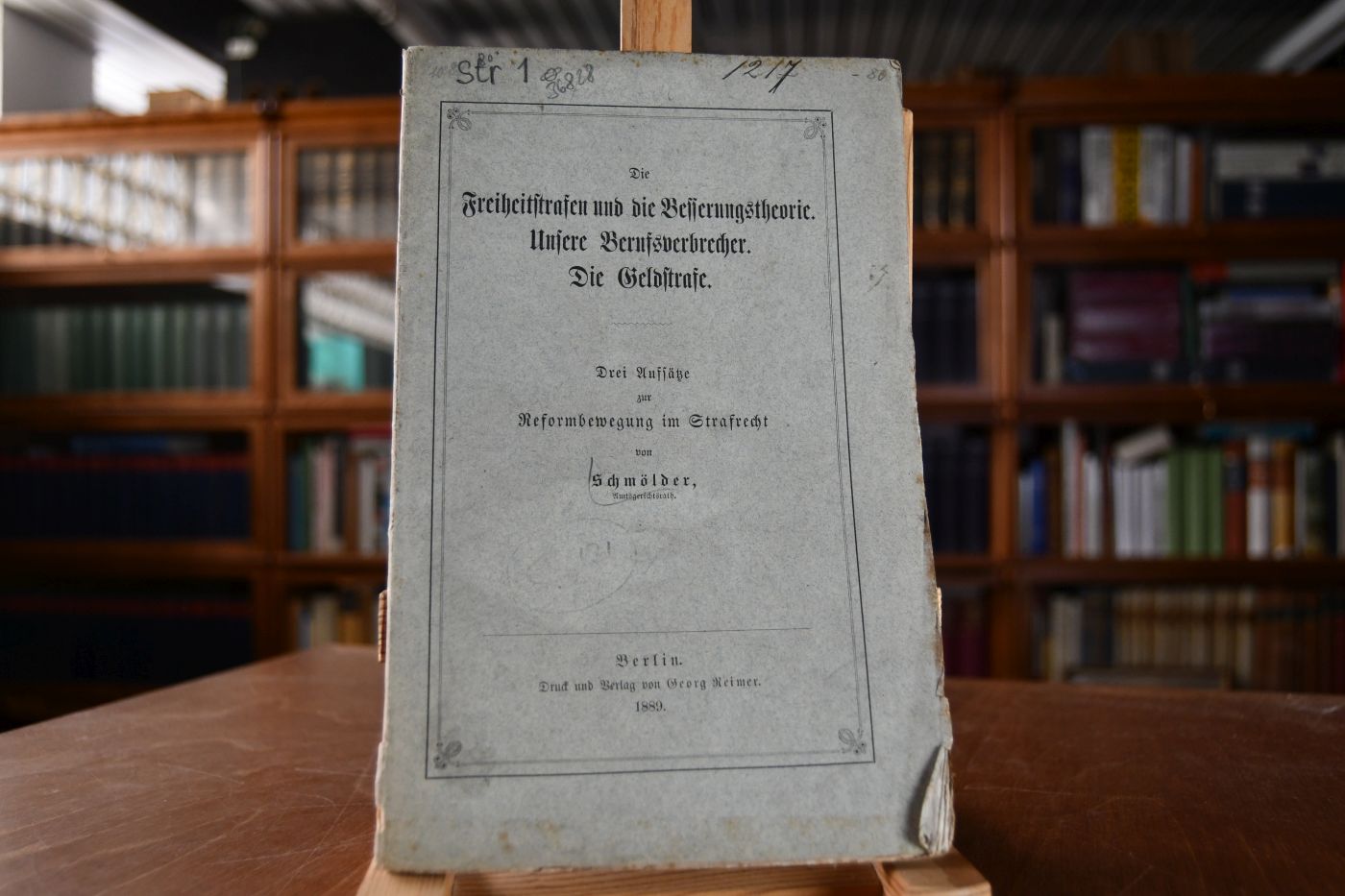 Die Freiheitstrafen und die Besserungstheorie,. Unsere Berufsverbrecher. Die Geldstrafe. Drei Aufsätze zur Reformbewegung im Strafrecht.