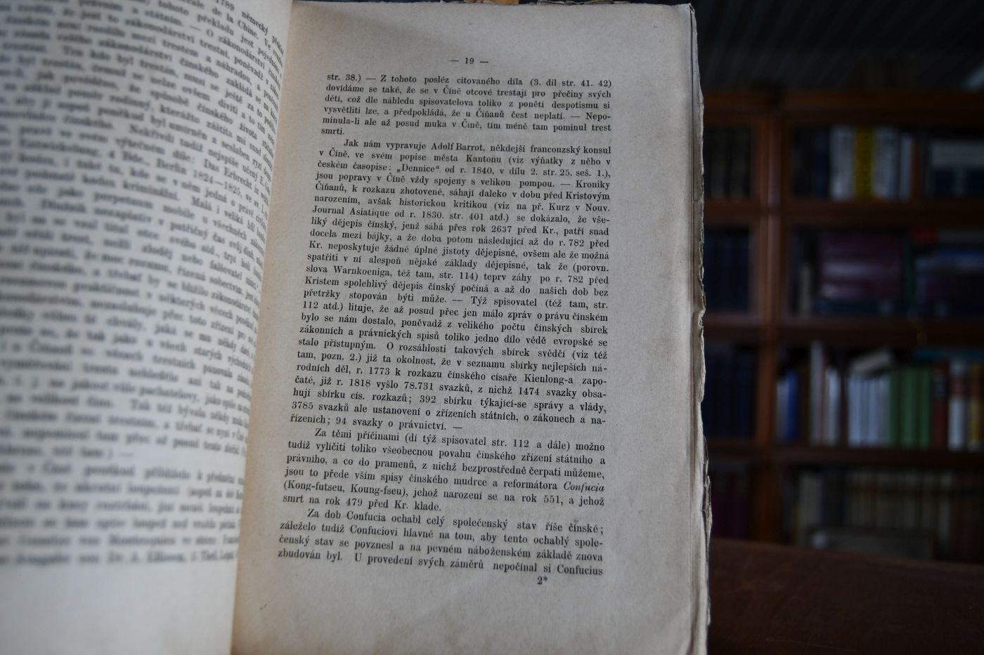 Uvod ve studium trestniho hmotnehe prava vubec a ve studium rakouskeho obecneho zakonnika trestniho ze dne 27. kvetna 1852 zvlaste, cili soubor vedomosti kterychz kaide studium positivniho prava trestniho vubec a nadzmineneho zakonnika rakouskeho zvlaste pro jich potrebu aueb uzitecnost vyhledava. Ku potrebe posluchacu prav, pro prednasky a pravniky vubec, jakoz i pro jednotlivce, jimz na vsestrannem vzdelani zalezi. Oddeleni druhe cast historicka (apart)