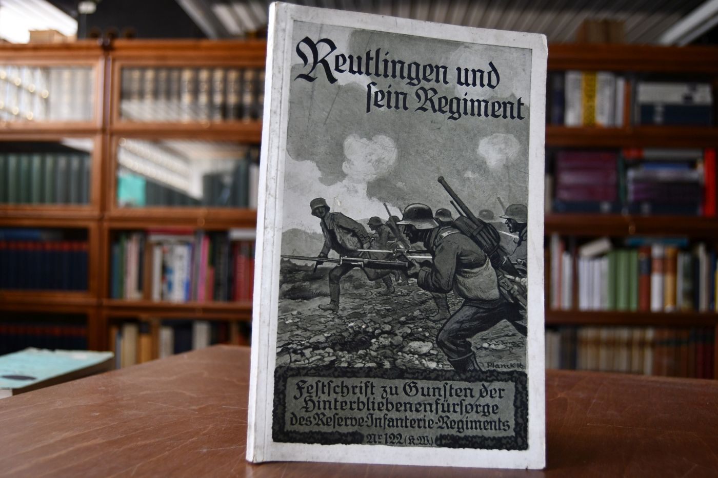 Reutlingen und seiin Regiment. Festschrift des Ersatz-Bataillons des Reserve-Infanterie-Regiments Nr. 122 (K.W.) Reutlingen zu Gunsten der Hinterbliebenenfürsorge des Regiments .