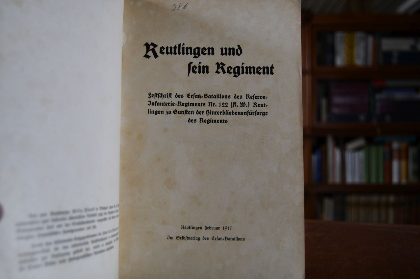 Reutlingen und seiin Regiment. Festschrift des Ersatz-Bataillons des Reserve-Infanterie-Regiments Nr. 122 (K.W.) Reutlingen zu Gunsten der Hinterbliebenenfürsorge des Regiments .