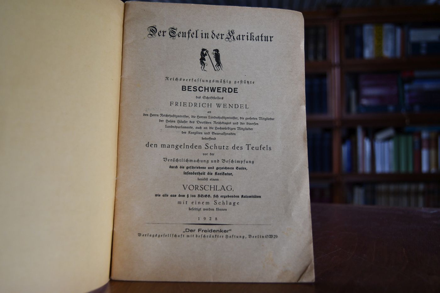 Der Teufel in der Karikatur. Reichsverfassungsmäßig gestützte Beschwerde des Schriftstellers Friedrich Wendel an den Herrn Reichsjustizminister, die Herren Landesjustizminister, die geehrten Mitglieder der Hohen Häuser des Deutschen Reichstages und der diversen Landesparlamente, auch an die Hochwürdigen Mitglieder der Konzilien und Generalsynoden betreffend den mangelnden Schutz des Teufels vor der Verächtlichmachung und Beschimpfung durch die geschriebene und gezeichnete Satire, insonderheit die Karikatur, benebst einem Vorschlag, wie alle aus d. § 166 RStGB. sich ergebenden Kalamitäten mit einem Schlage beseitigt werden können.