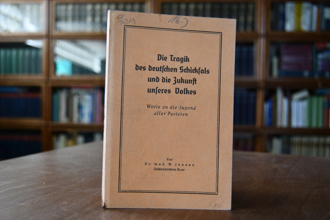 Die Tragik des deutschen Schicksals und die Zukunft unseres Volkes. Worte an die Jugend aller Parteien.