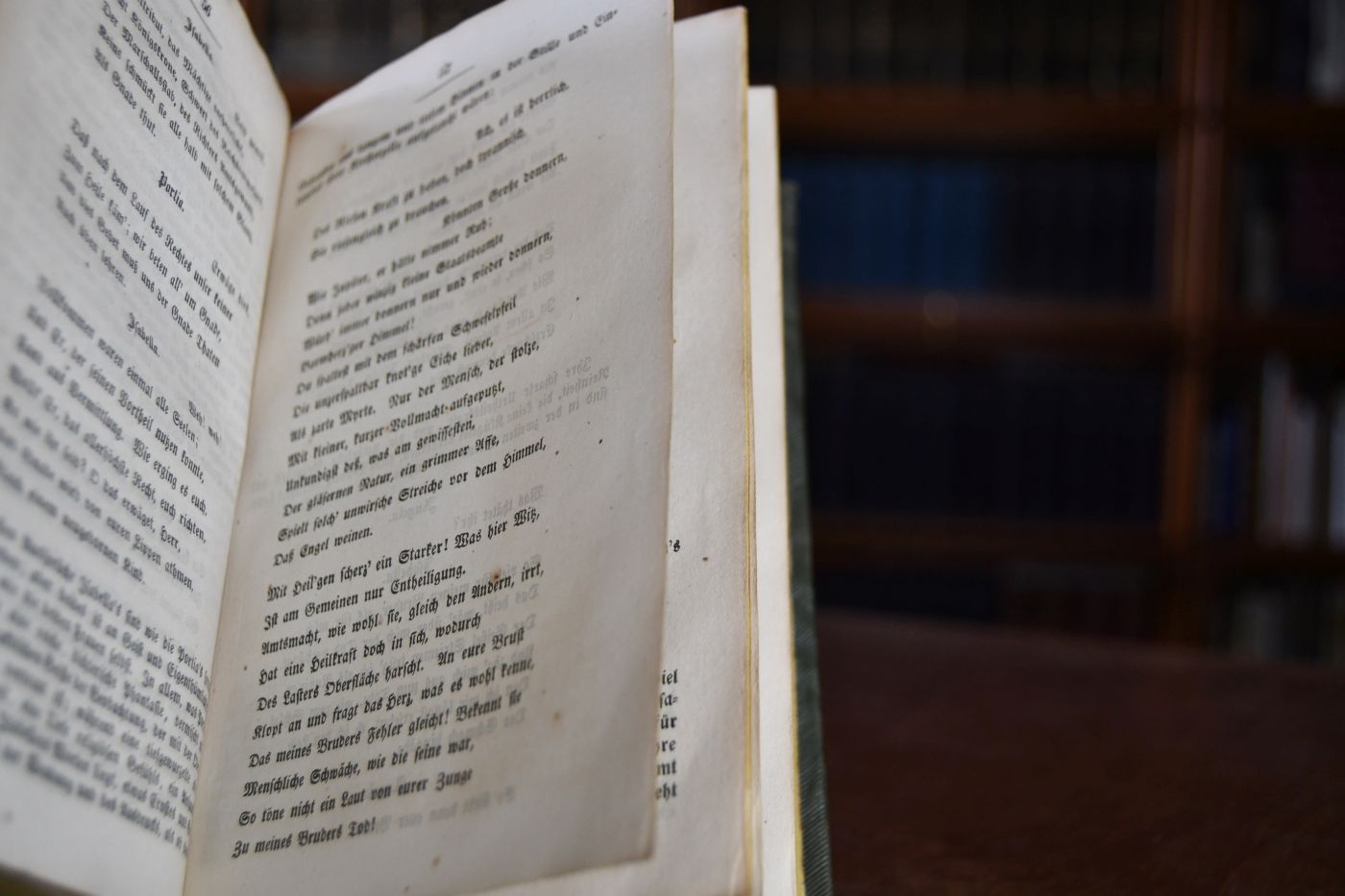 Shakespeare`s dramatische Werke übersetzt von Aug. Wilh. v. Schlegel und Ludwig Tieck. Supplementbände in einem Band 1. William Shakespeare`s sämmtliche Gedichte. Im Versmaße des Originals übersetzt von Emil Wagner, Königsberg, Bon, 1840. 2.; Shakespeare`s Frauengestalten, Charakteristiken von Mrs. Jameson. Nach der dritten Auflage übertragen von Levin Schücking, Bielefeld, Velhagen & Klasing, 1840.
