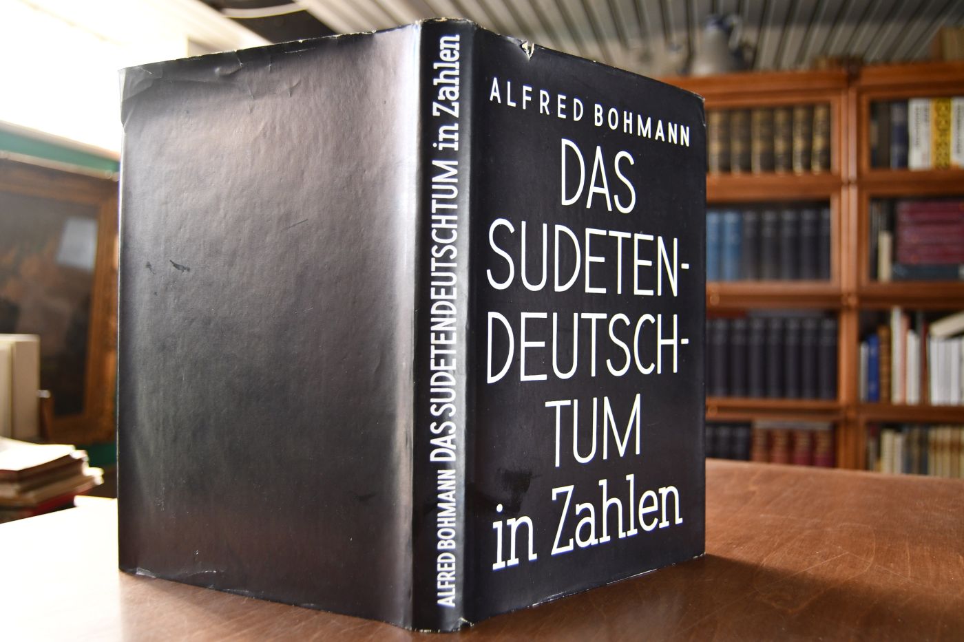 Das Sudetendeutschtum in Zahlen. Handbuch über den Bestand und die Entwicklung der sudetendeutschen Volksgruppe in den Jahren von 1910 bis 1950. Die kulturellen, soziologischen und wirtschaftlichen Verhältnisse im Spiegel der Statistik.