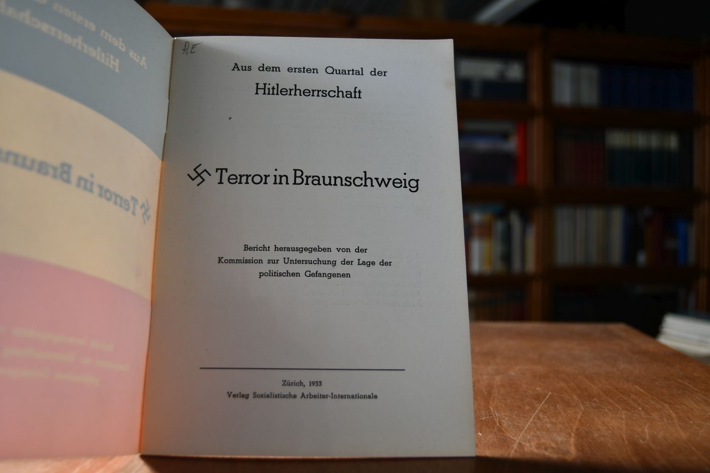 Terror in Braunschweig; Aus dem ersten Quartal der Hitlerherrschaft. Bericht herausgegeben von der Kommission zur Untesuchung der Lage der politischen Gefangenen.