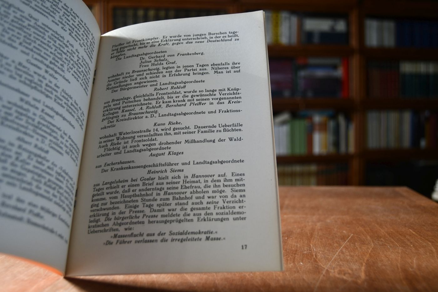 Terror in Braunschweig; Aus dem ersten Quartal der Hitlerherrschaft. Bericht herausgegeben von der Kommission zur Untesuchung der Lage der politischen Gefangenen.