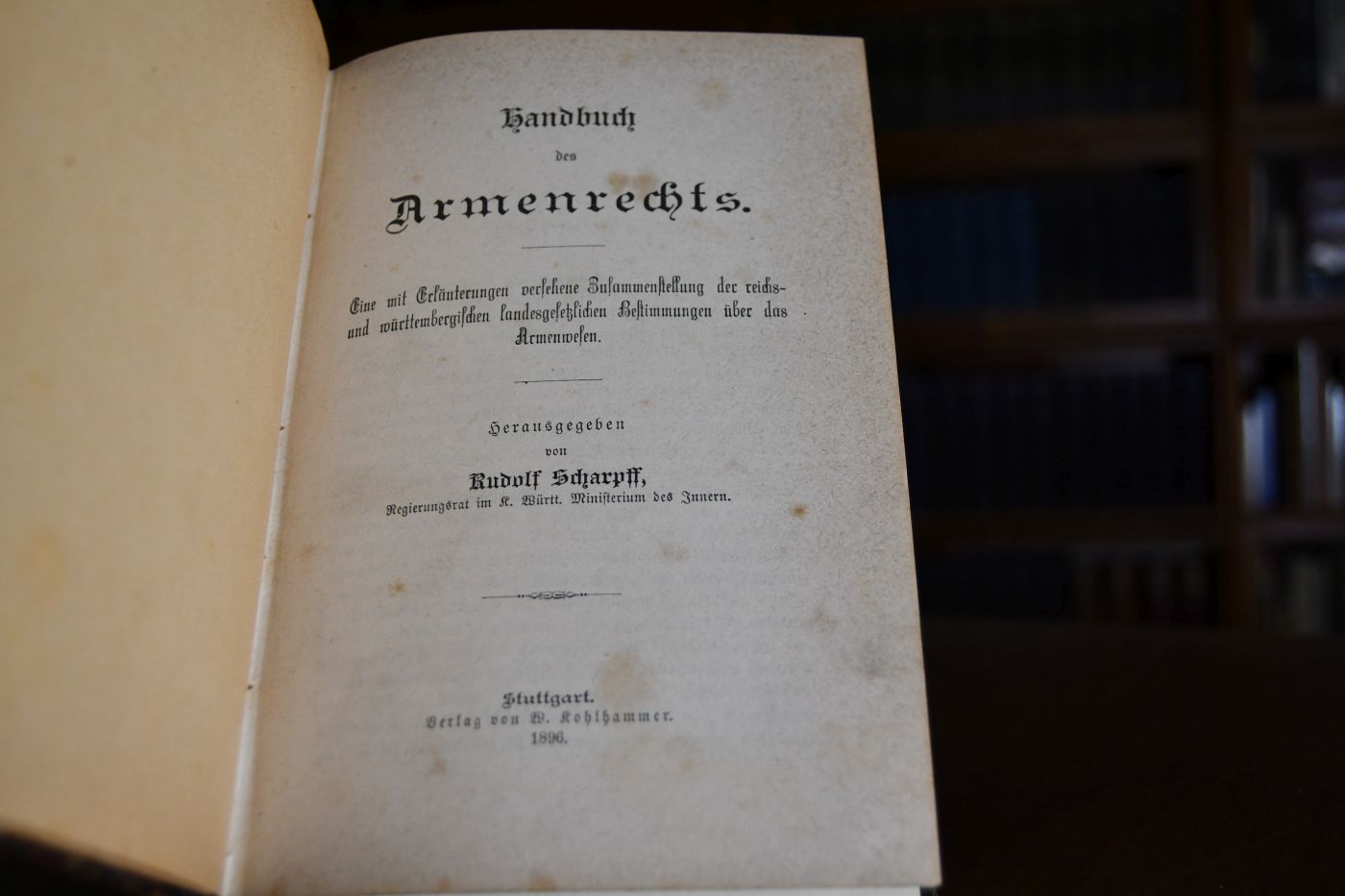 Handbuch des Armenrechts. Eine mit Erläuterungen versehene Zusammenstellung der reichs- und württembergischen landesgesetzlichen Bestimmungen über das Armenwesen.