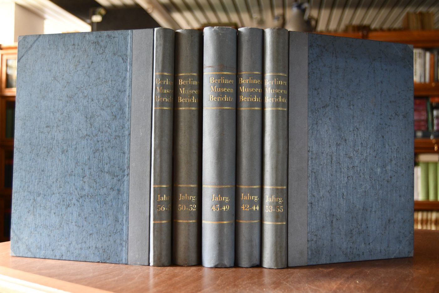 Berliner Museen. Berichte aus den Preuszischen Kultursammlungen. Monatlich erscheinendes Beiblatt zum Jahrbuch der Preuszischen Kunstsammlungen. XLII. - LIV Jahrgang in Göttingen, Vandenhoeck & Ruprecht Bdn.
