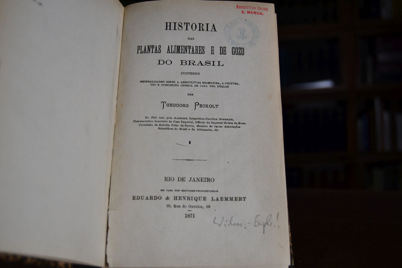 Historia das Plantas Alimentares e de Gozo do Brasil I+II+IV+V. Beigebunden von demselben Autor Monographia do Milho e da Mandioca, sua historia, variedades, cultura, uso, composicao chimica, etc., 175 S., 1878, Rio de Janeiro, Laemmert.