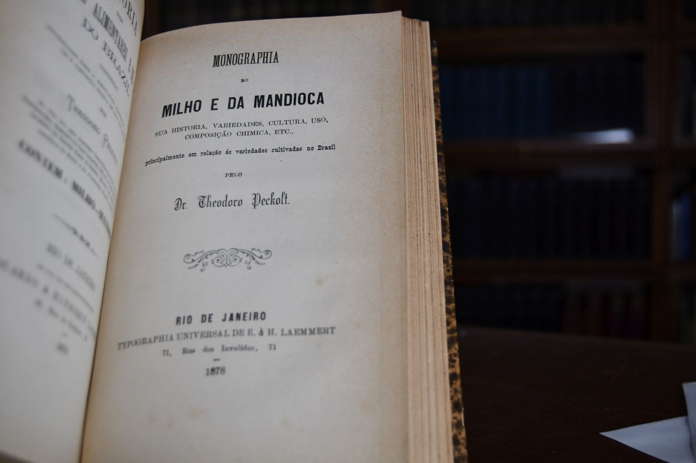 Historia das Plantas Alimentares e de Gozo do Brasil I+II+IV+V. Beigebunden von demselben Autor Monographia do Milho e da Mandioca, sua historia, variedades, cultura, uso, composicao chimica, etc., 175 S., 1878, Rio de Janeiro, Laemmert.