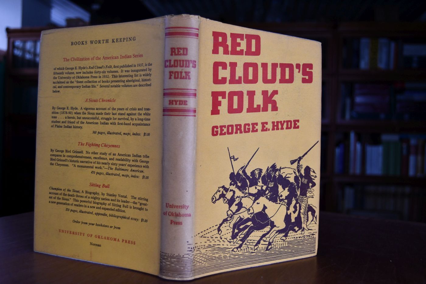 Red Cloud`s Folk. A History of the Oglala Sioux Indians.