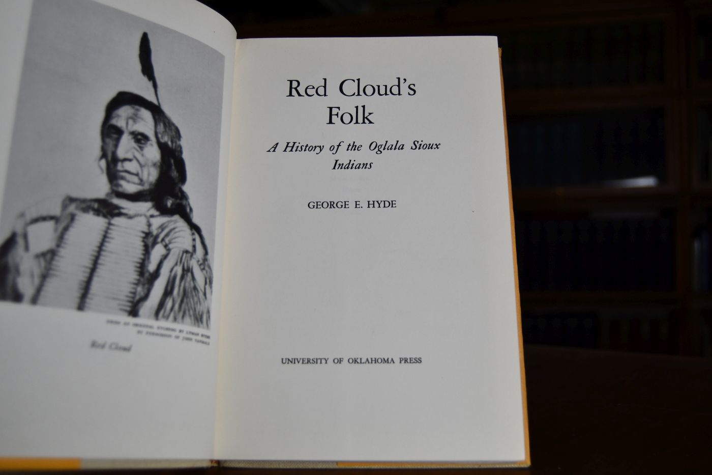 Red Cloud`s Folk. A History of the Oglala Sioux Indians.